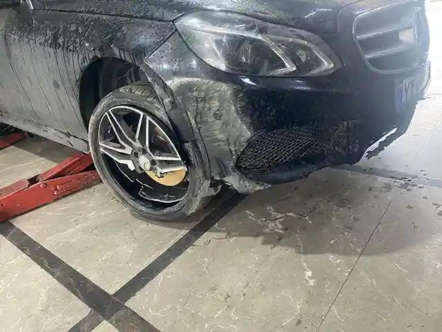 Benz Damaged