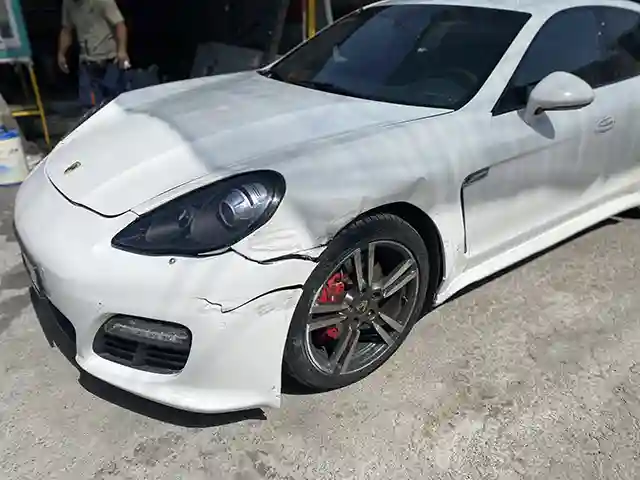 Porsche Panamera Damaged